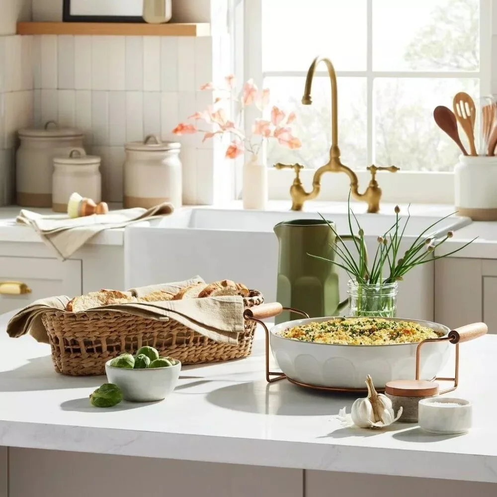 3qt Oven-to-Table Fluted Round‎ Baking Dish w/Carrier - Hearth & Hand Magnolia